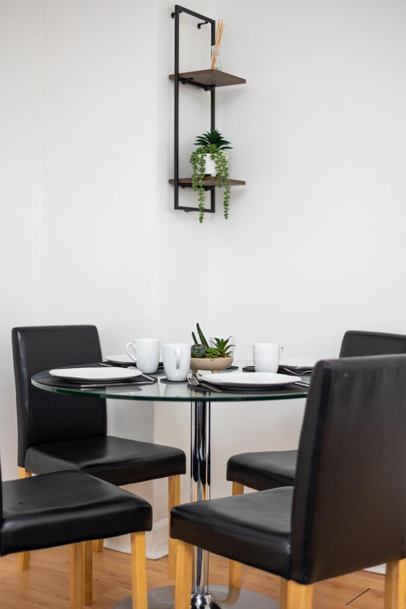 Spacious 3 Bedroom Ground Floor Apartment - 10 Mins From City Centre Leeds  Exteriör bild