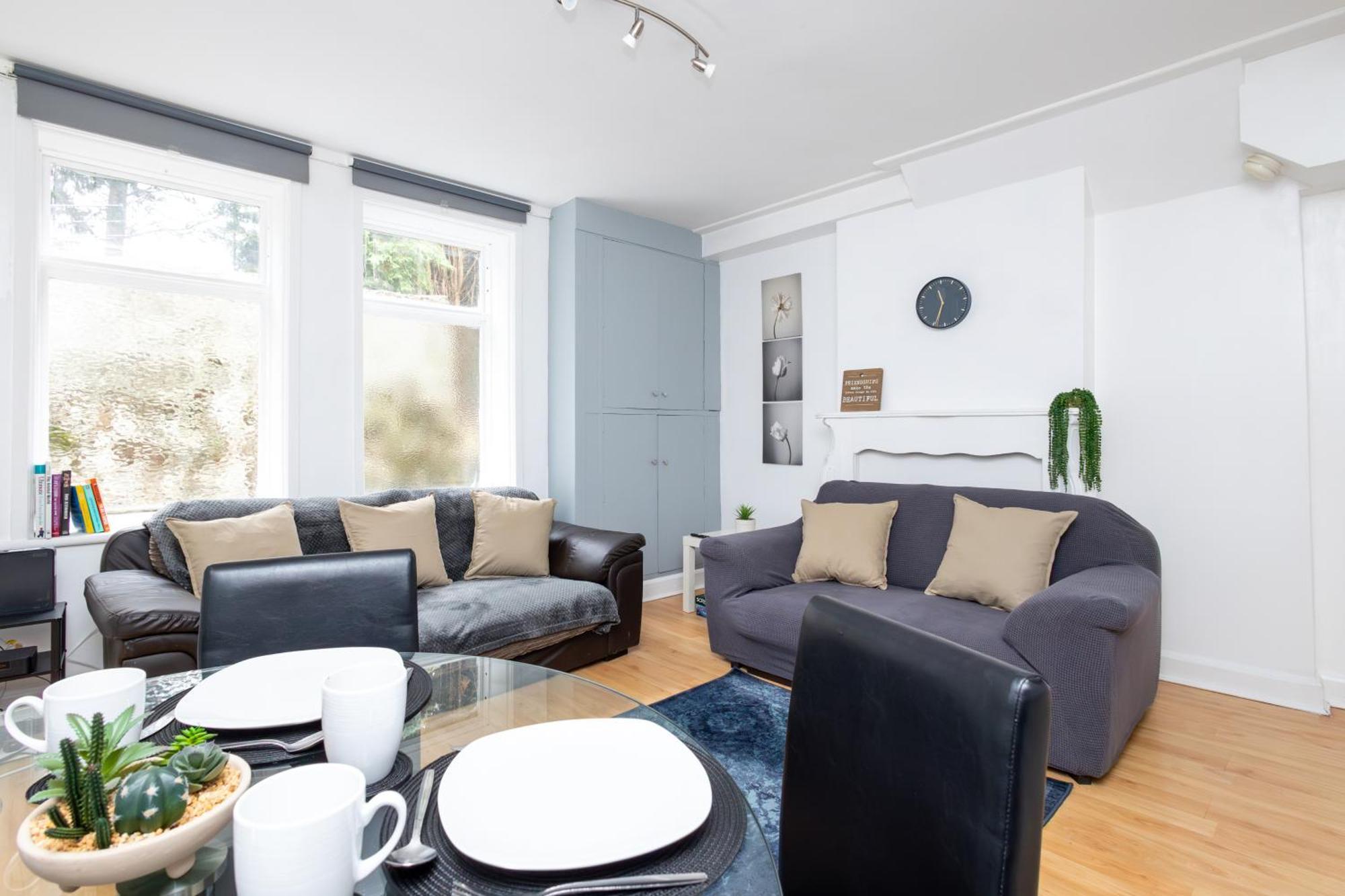 Spacious 3 Bedroom Ground Floor Apartment - 10 Mins From City Centre Leeds  Exteriör bild