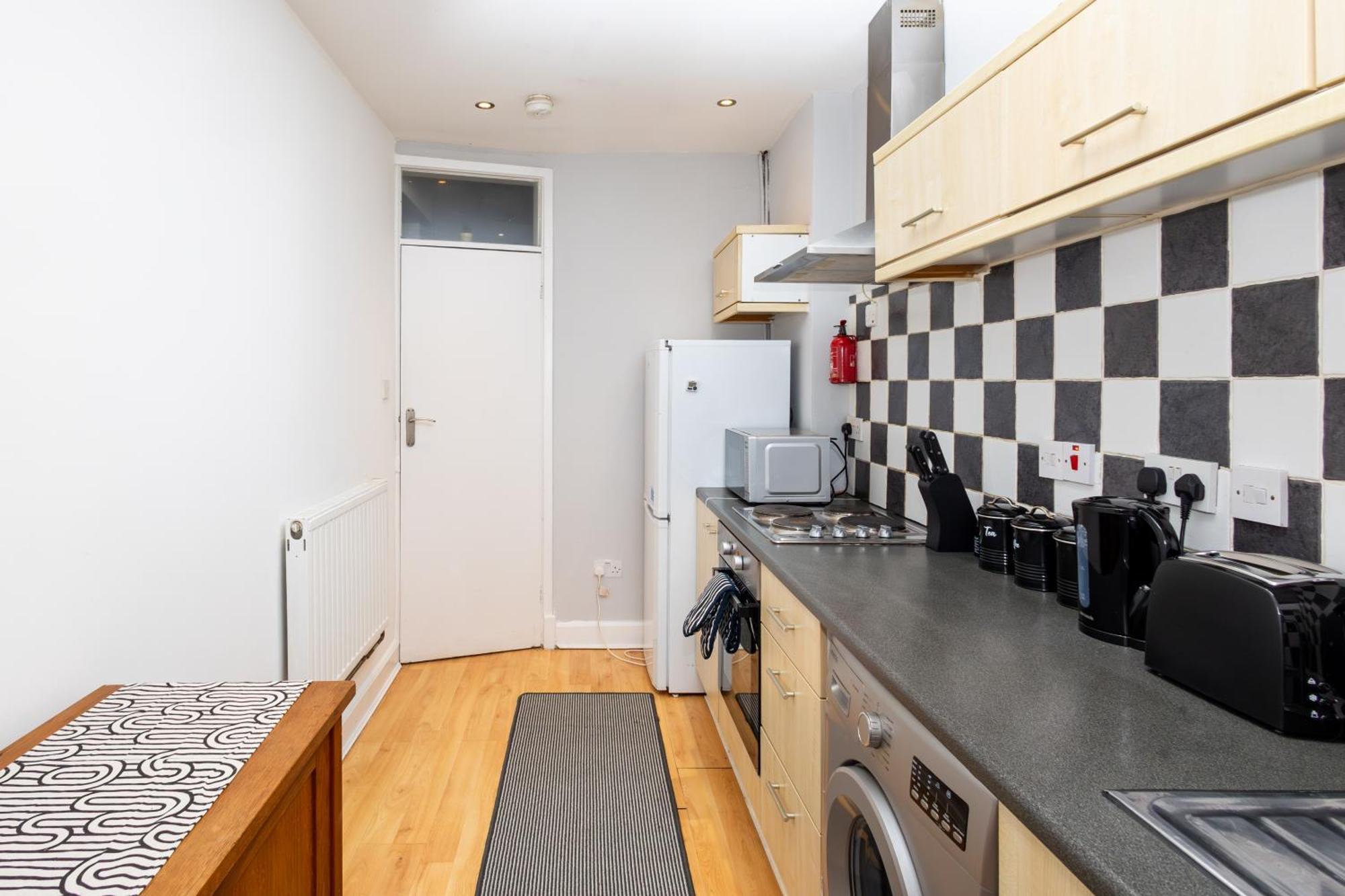 Spacious 3 Bedroom Ground Floor Apartment - 10 Mins From City Centre Leeds  Exteriör bild