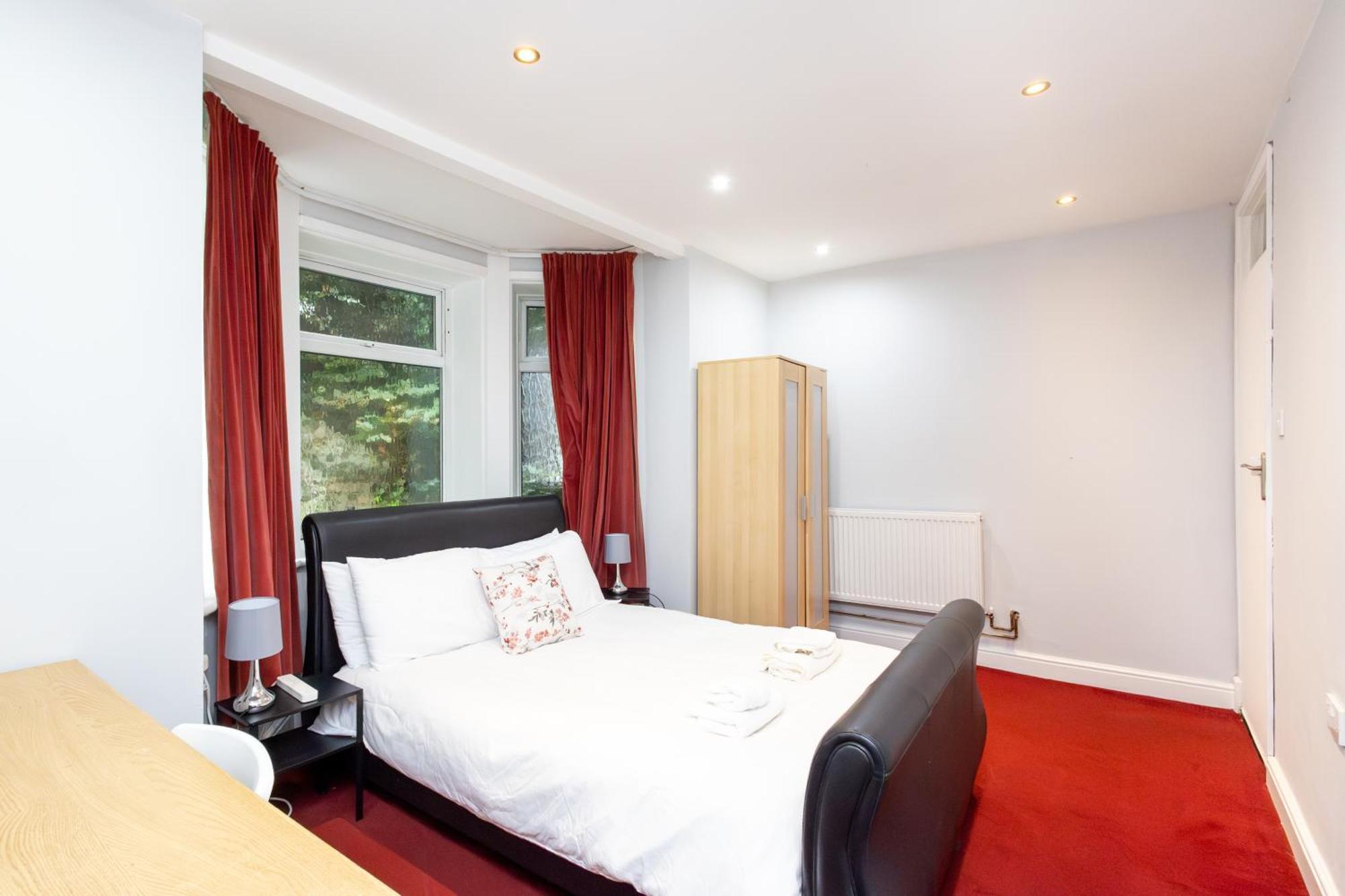 Spacious 3 Bedroom Ground Floor Apartment - 10 Mins From City Centre Leeds  Exteriör bild