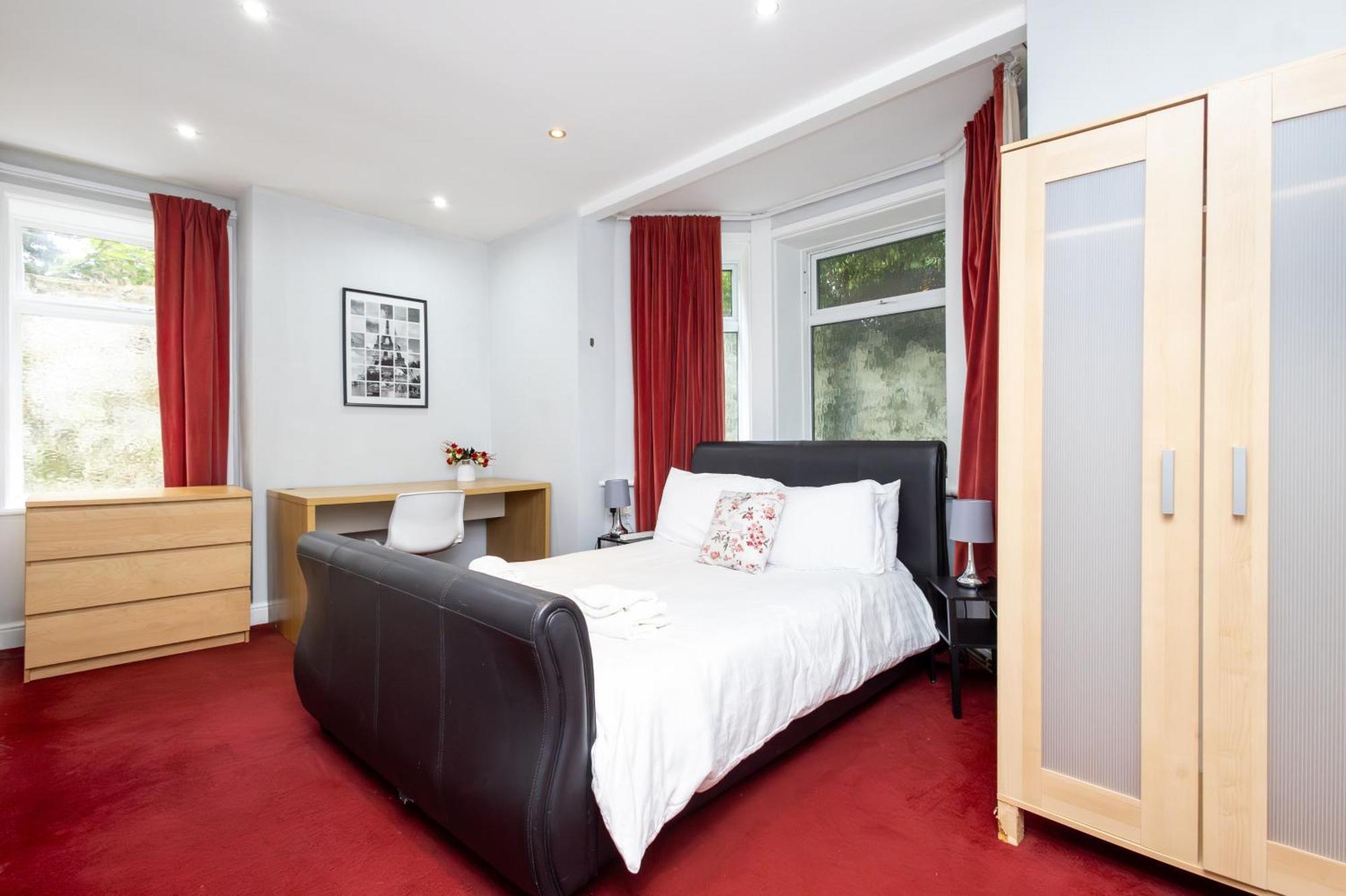 Spacious 3 Bedroom Ground Floor Apartment - 10 Mins From City Centre Leeds  Exteriör bild