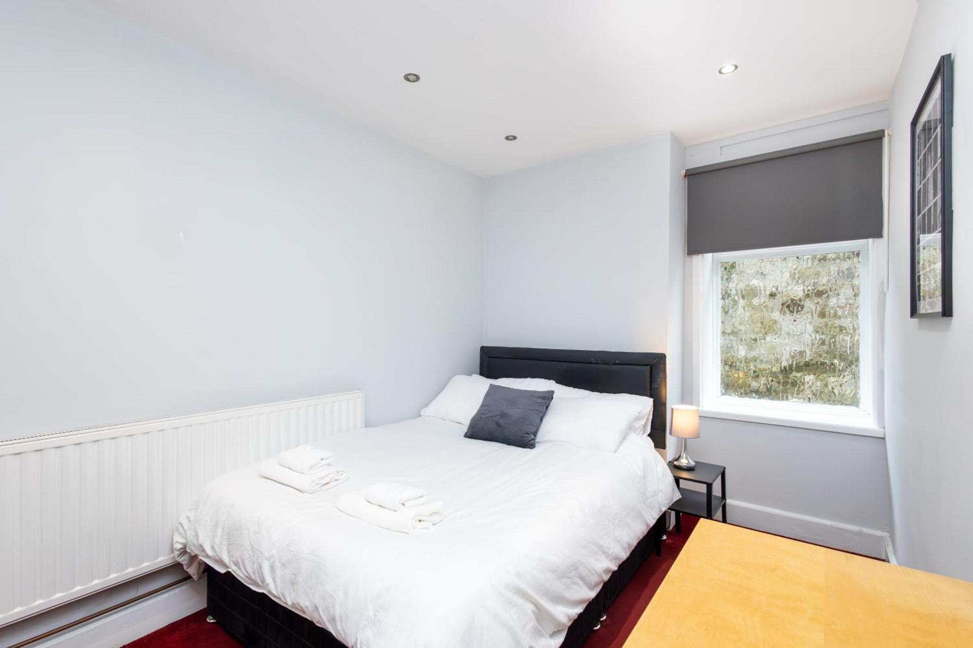 Spacious 3 Bedroom Ground Floor Apartment - 10 Mins From City Centre Leeds  Exteriör bild