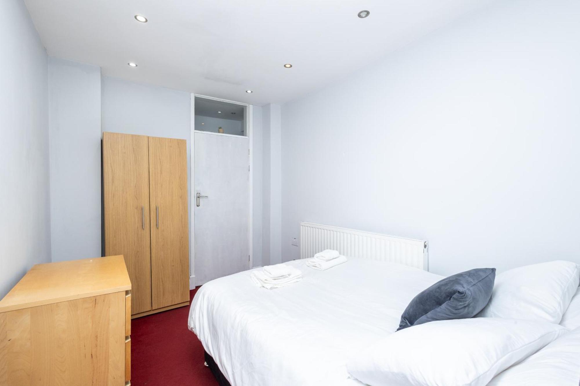 Spacious 3 Bedroom Ground Floor Apartment - 10 Mins From City Centre Leeds  Exteriör bild