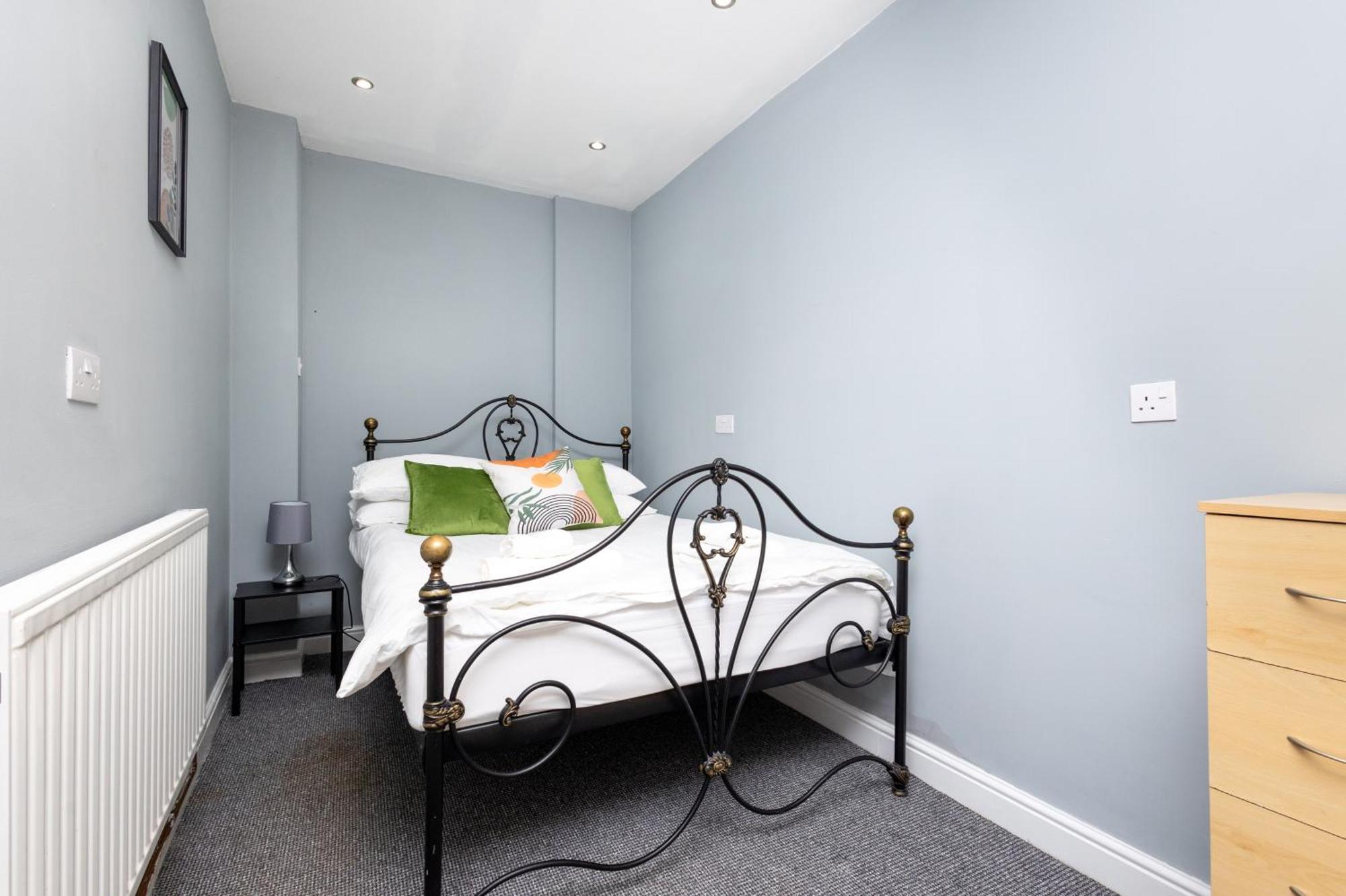 Spacious 3 Bedroom Ground Floor Apartment - 10 Mins From City Centre Leeds  Exteriör bild