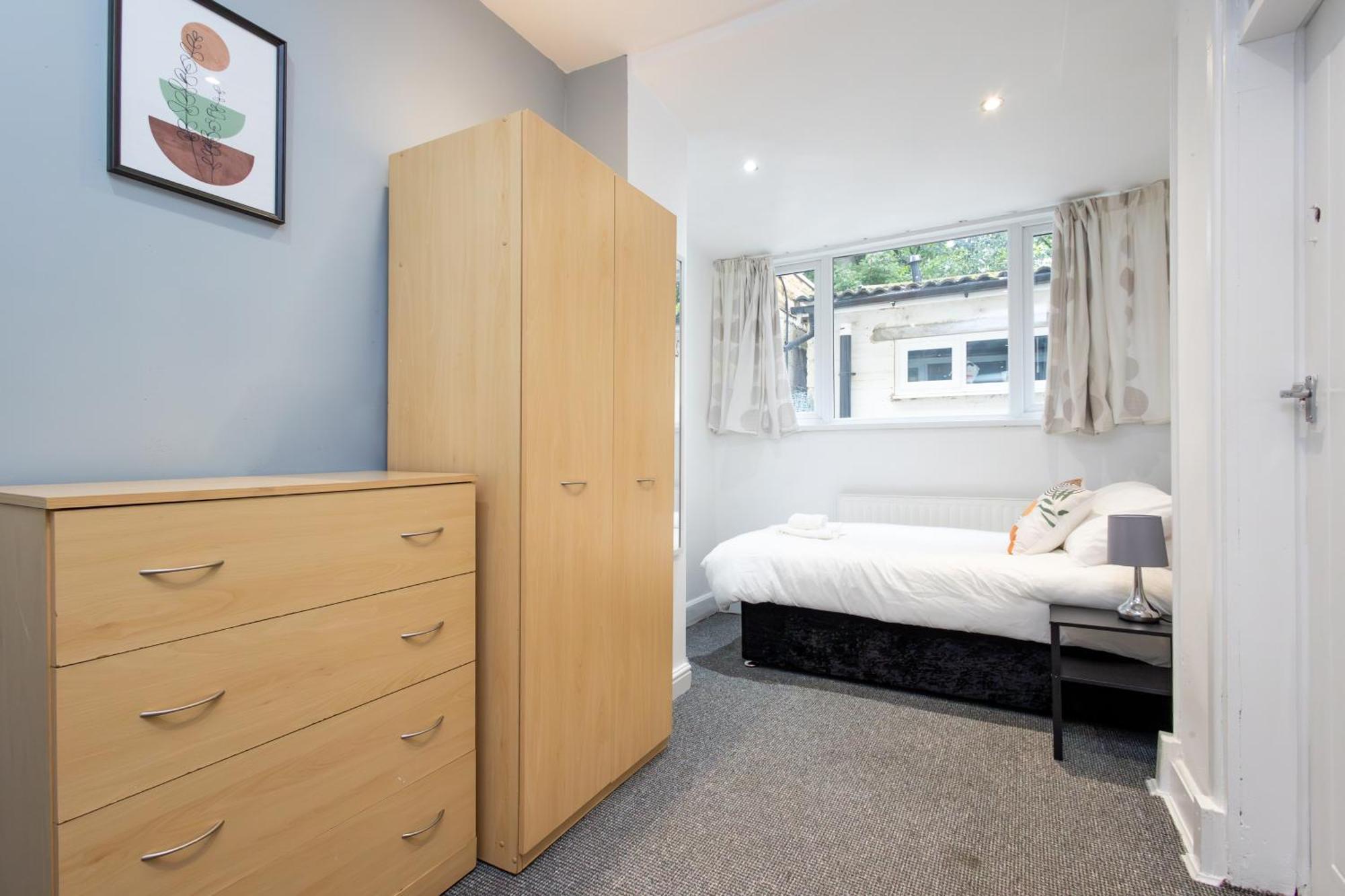 Spacious 3 Bedroom Ground Floor Apartment - 10 Mins From City Centre Leeds  Exteriör bild
