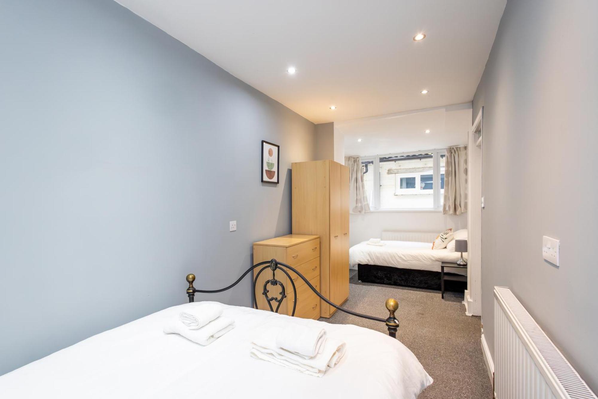 Spacious 3 Bedroom Ground Floor Apartment - 10 Mins From City Centre Leeds  Exteriör bild