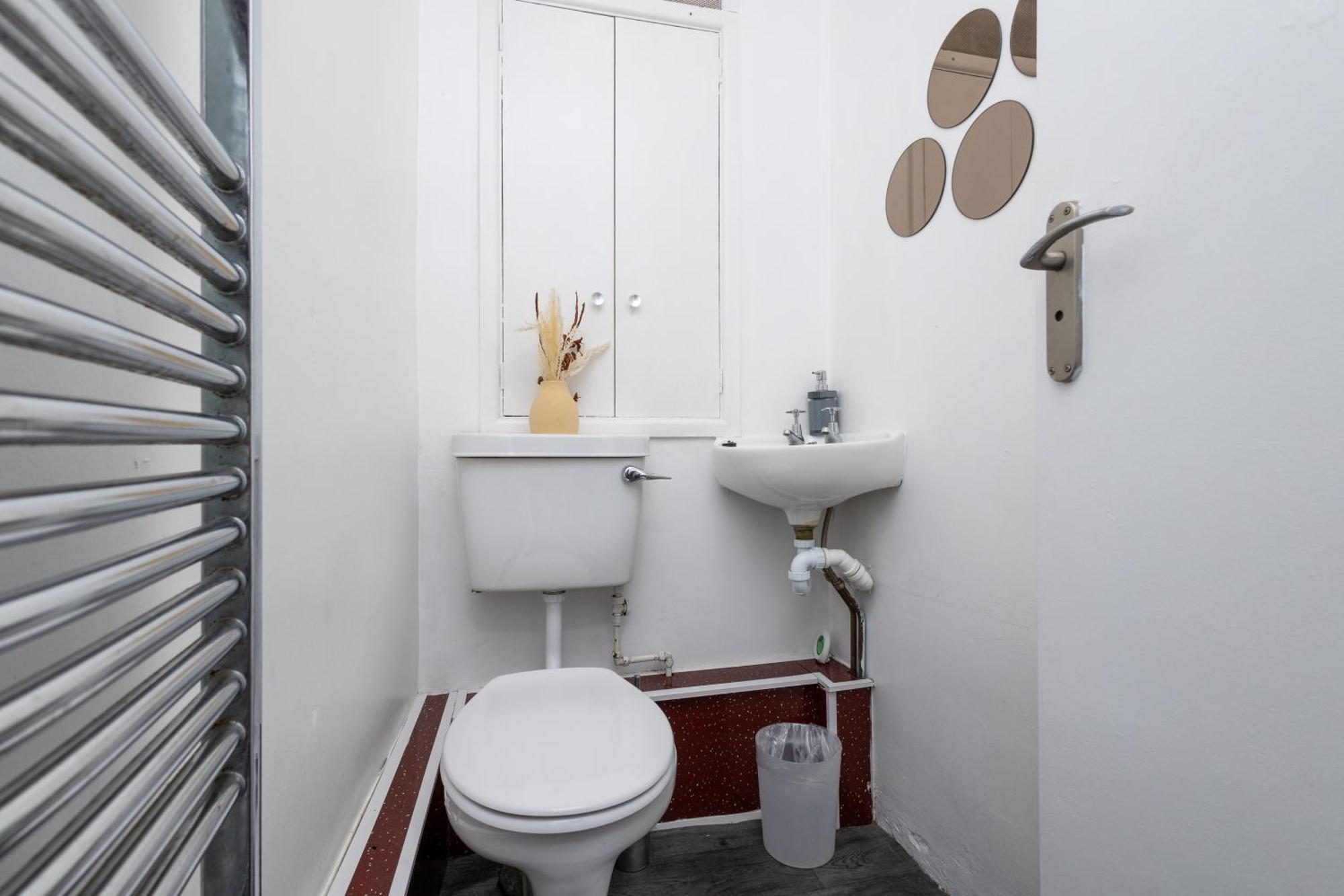 Spacious 3 Bedroom Ground Floor Apartment - 10 Mins From City Centre Leeds  Exteriör bild